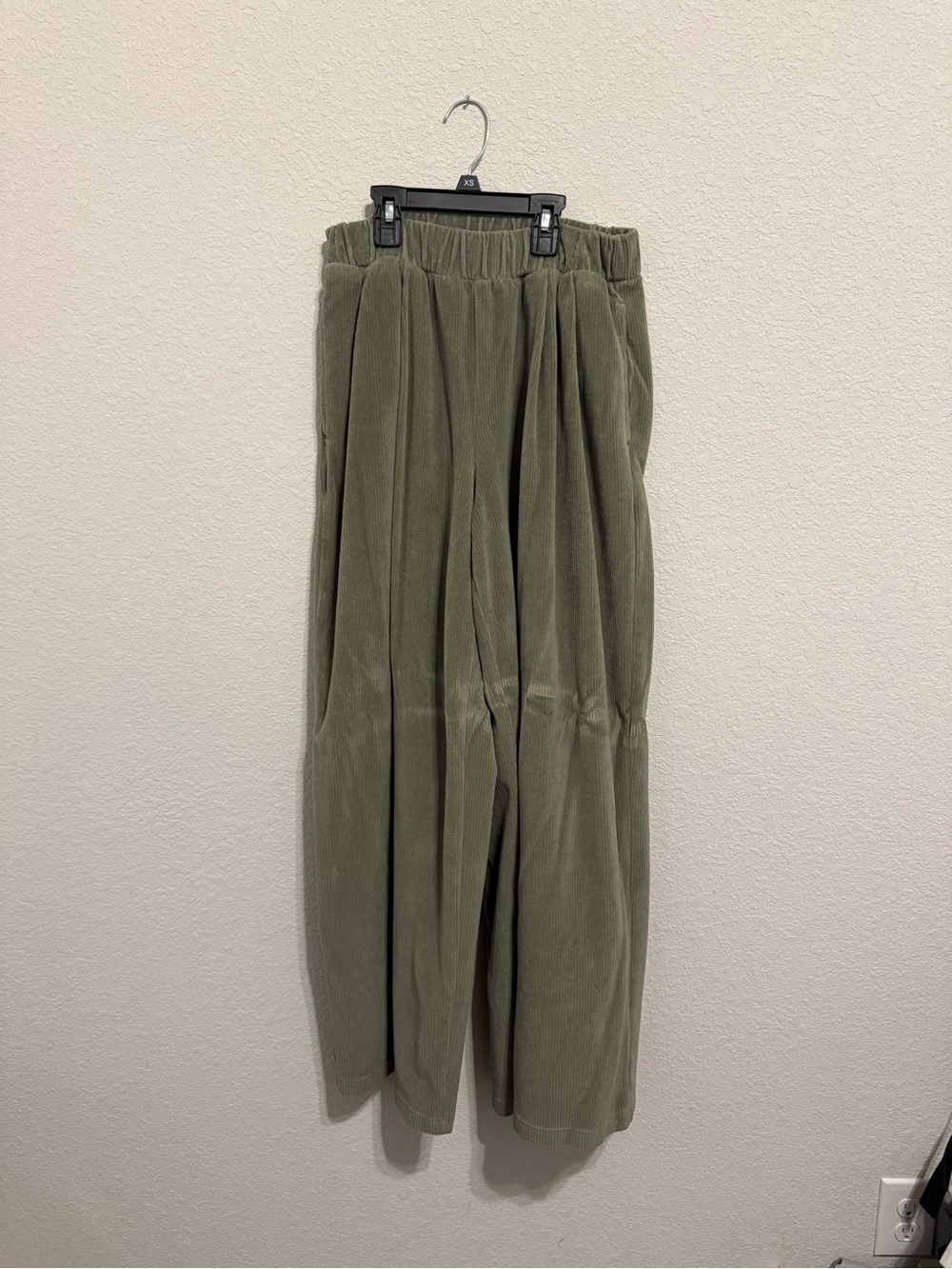 Aerie Green Corduroy Wide Leg Pull On Pants Size Small